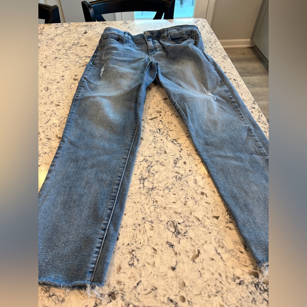 Democracy Women's Light Blue Straight Leg Jeans. 10